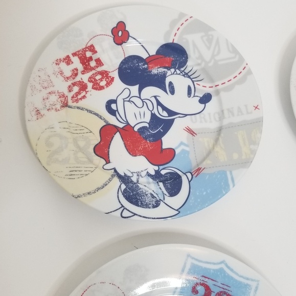 Set of 4 Disney Americana 1928 Plates - Picture 2 of 8
